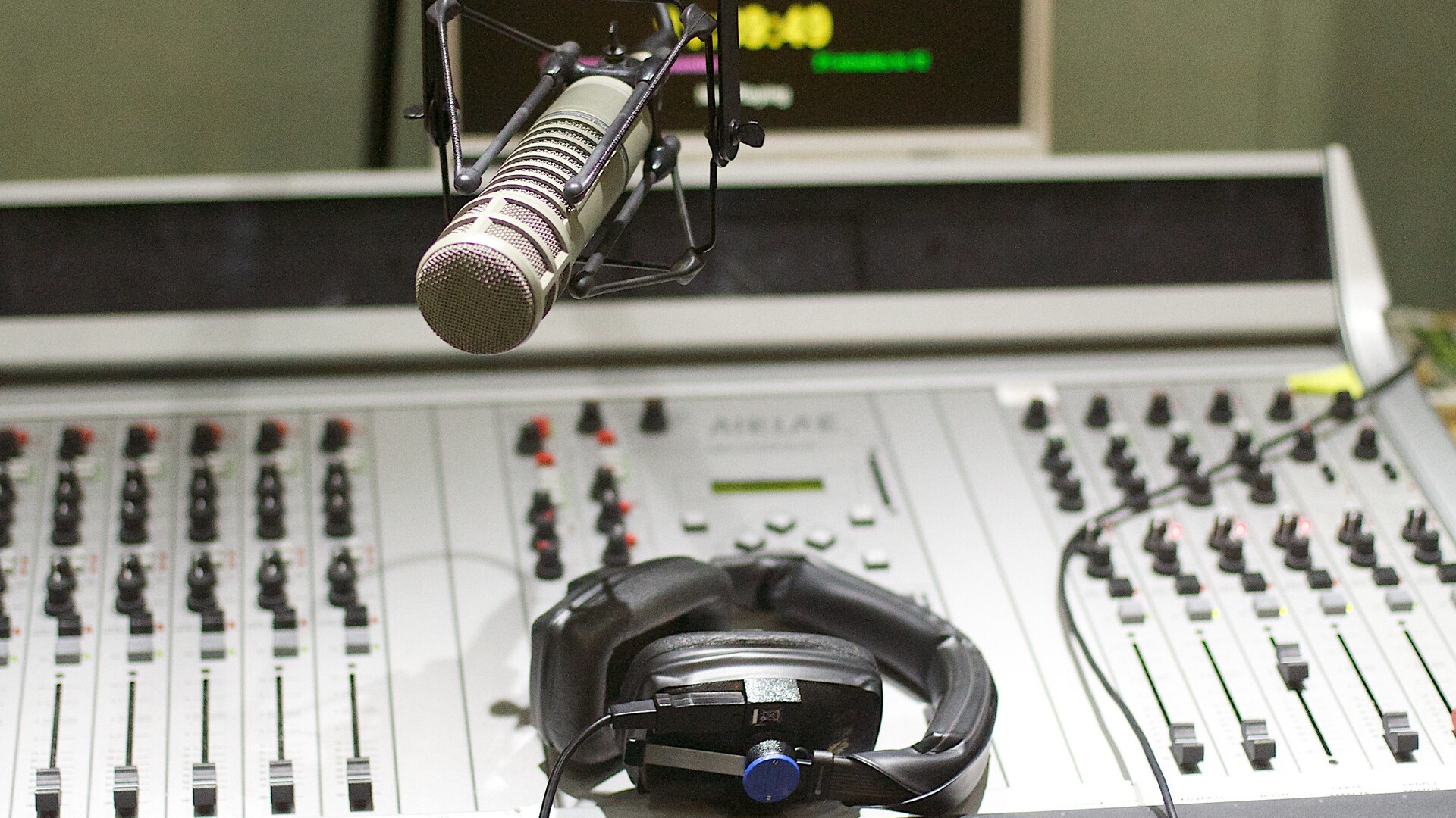 Survey Reveals Importance of AM Radio