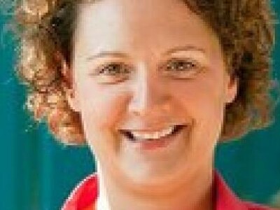 Self Fruitful Almonds Do Better with Bees